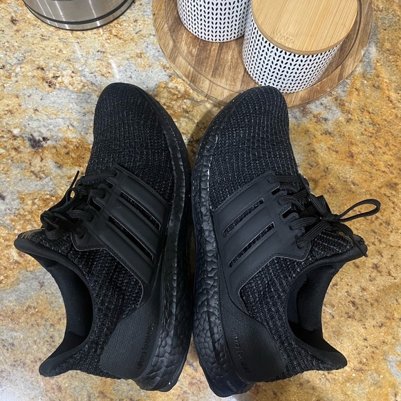 Adidas Ultraboost size 8.5 - Picture 8 of 9